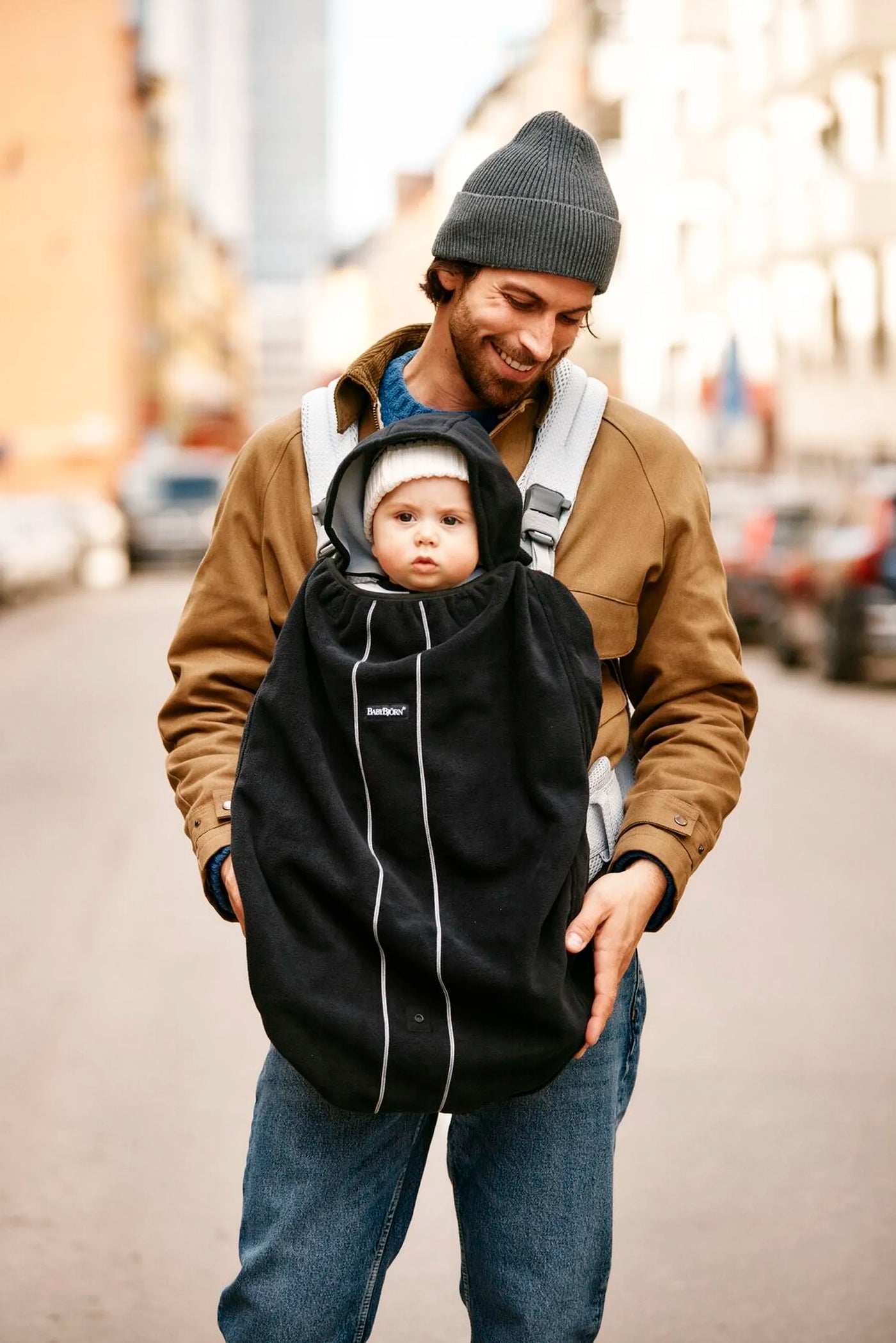 Hyr Överdrag till BabyBjörn Bärsele hos Parently för varma promenader