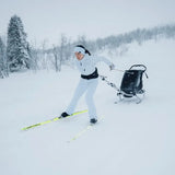 Hyr Thule Chariot 2 Längdåkningskit av Parently: en barnvagn på skidor i snö