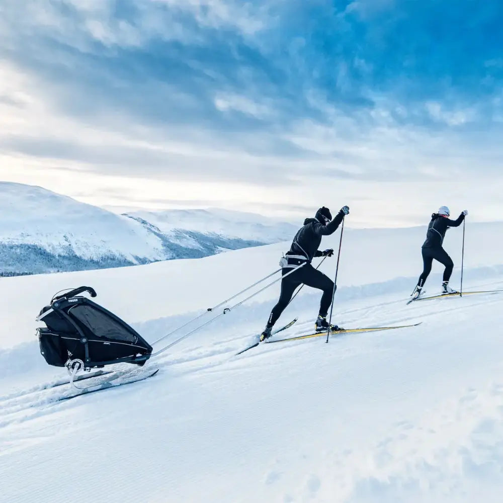 Hyr Thule Längdåkningskit av Parently och ta med ditt barn när du åker längdskidor